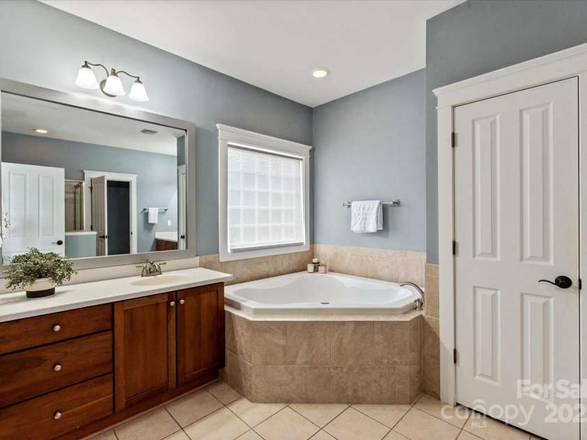189 Mills Lane, Fort Mill, SC 29708.  MLS# CAR4259417, YatesRealty ID 24667. Owner's bathroom with large soaking tub