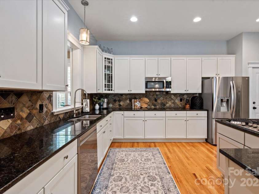 189 Mills Lane, Fort Mill, SC 29708.  MLS# CAR4259417, YatesRealty ID 24667. Quartz countertops