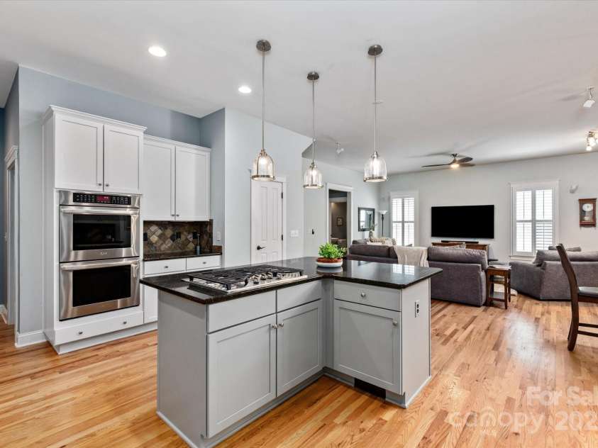 189 Mills Lane, Fort Mill, SC 29708.  MLS# CAR4259417, YatesRealty ID 24667. Spacious island