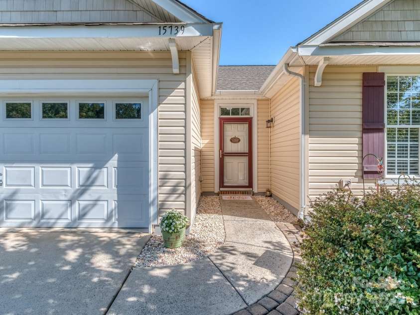 15739 Circlegreen Drive, Charlotte, NC 28273.  MLS# CAR4274277, YatesRealty ID 24668. 