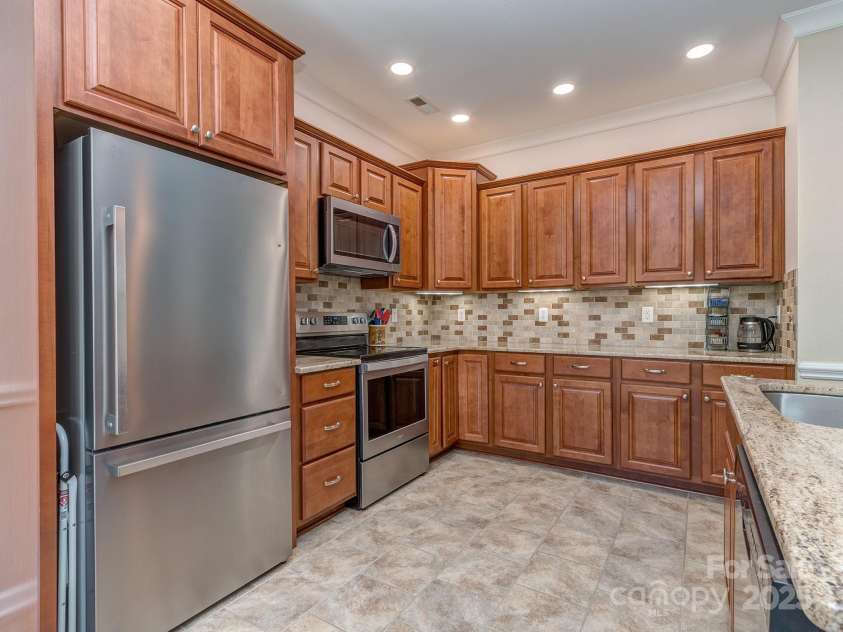 15739 Circlegreen Drive, Charlotte, NC 28273.  MLS# CAR4274277, YatesRealty ID 24668. 