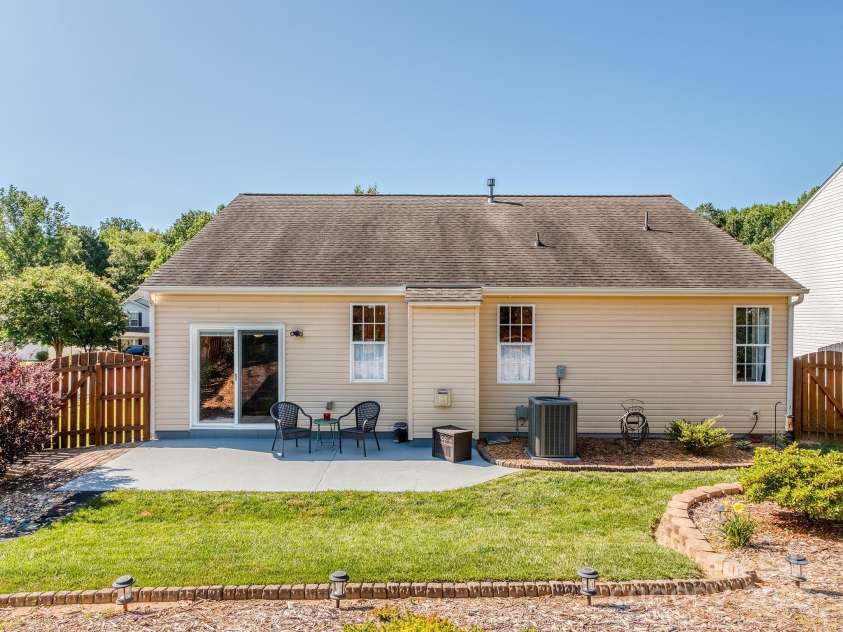 15739 Circlegreen Drive, Charlotte, NC 28273.  MLS# CAR4274277, YatesRealty ID 24668. 