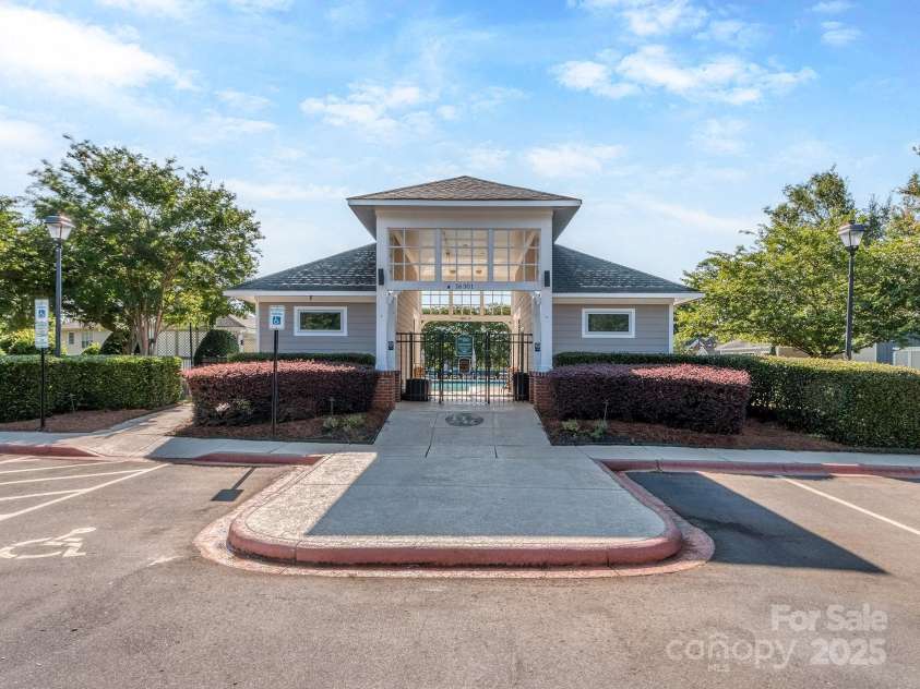 15739 Circlegreen Drive, Charlotte, NC 28273.  MLS# CAR4274277, YatesRealty ID 24668. 