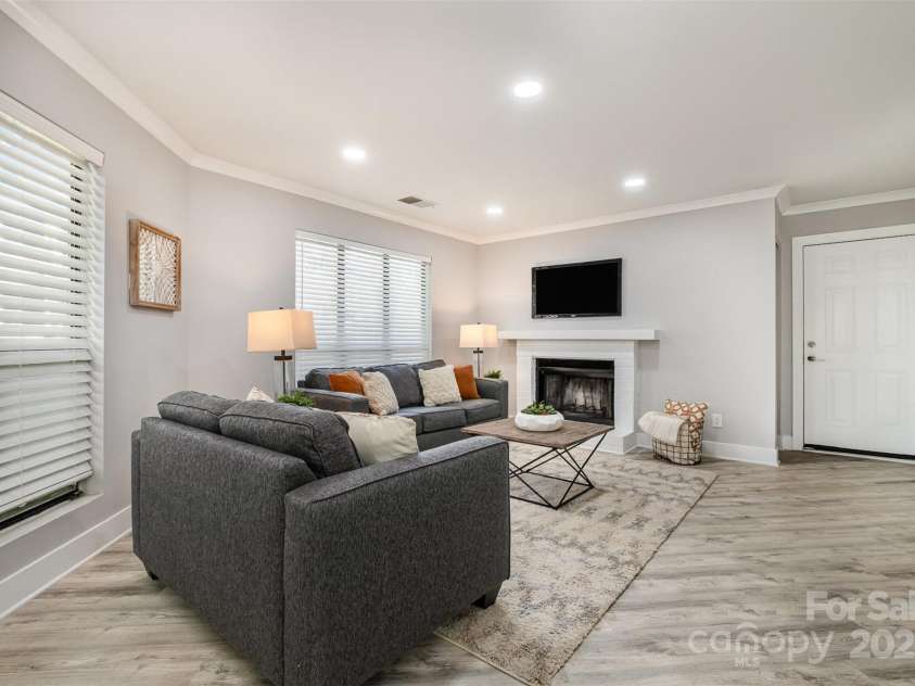 8135 Cedar Glen Drive, Charlotte, NC 28212.  MLS# CAR4269814, YatesRealty ID 24669. 