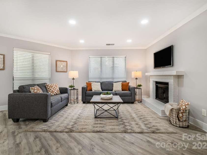 8135 Cedar Glen Drive, Charlotte, NC 28212.  MLS# CAR4269814, YatesRealty ID 24669. 