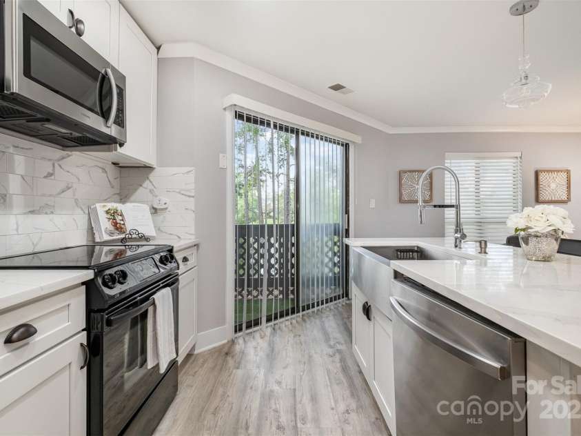 8135 Cedar Glen Drive, Charlotte, NC 28212.  MLS# CAR4269814, YatesRealty ID 24669. 