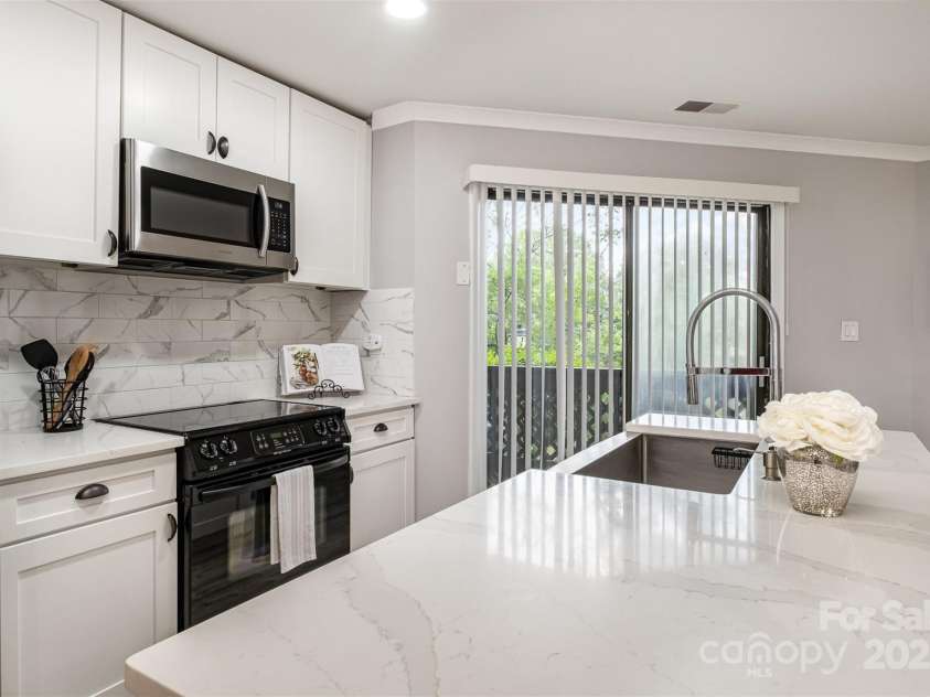 8135 Cedar Glen Drive, Charlotte, NC 28212.  MLS# CAR4269814, YatesRealty ID 24669. 