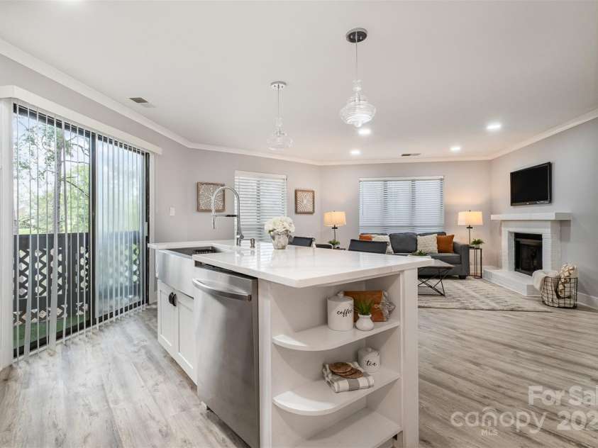 8135 Cedar Glen Drive, Charlotte, NC 28212.  MLS# CAR4269814, YatesRealty ID 24669. 