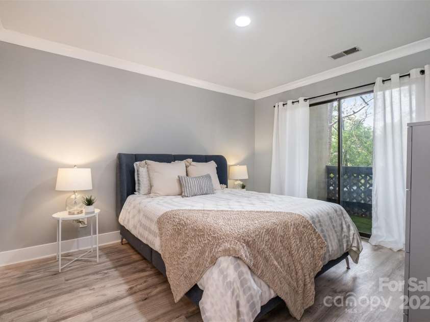 8135 Cedar Glen Drive, Charlotte, NC 28212.  MLS# CAR4269814, YatesRealty ID 24669. 