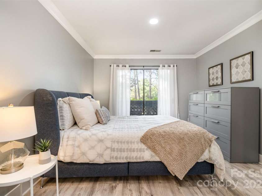 8135 Cedar Glen Drive, Charlotte, NC 28212.  MLS# CAR4269814, YatesRealty ID 24669. 