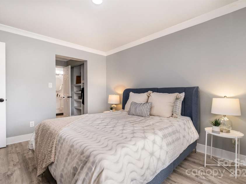 8135 Cedar Glen Drive, Charlotte, NC 28212.  MLS# CAR4269814, YatesRealty ID 24669. 