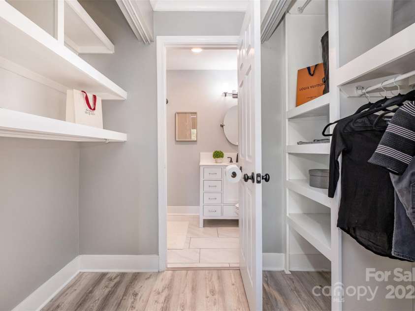 8135 Cedar Glen Drive, Charlotte, NC 28212.  MLS# CAR4269814, YatesRealty ID 24669. 