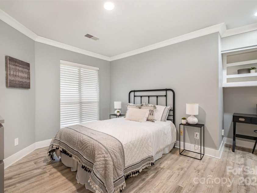 8135 Cedar Glen Drive, Charlotte, NC 28212.  MLS# CAR4269814, YatesRealty ID 24669. 