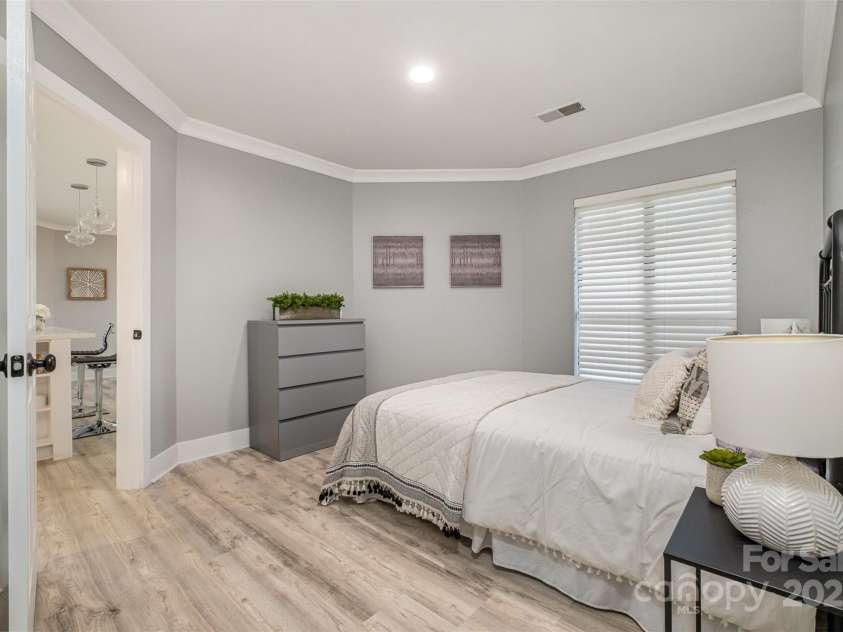 8135 Cedar Glen Drive, Charlotte, NC 28212.  MLS# CAR4269814, YatesRealty ID 24669. 