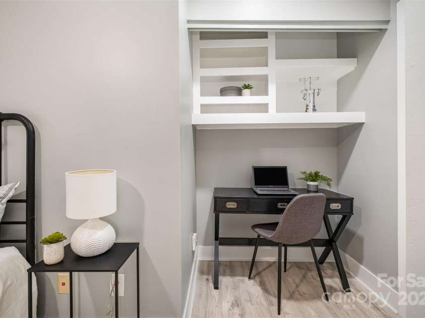 8135 Cedar Glen Drive, Charlotte, NC 28212.  MLS# CAR4269814, YatesRealty ID 24669. 