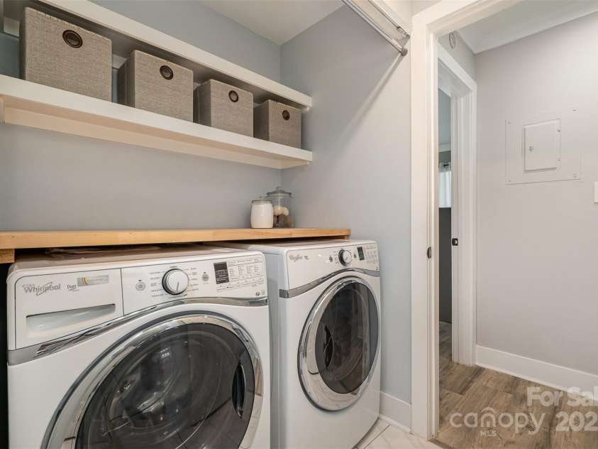 8135 Cedar Glen Drive, Charlotte, NC 28212.  MLS# CAR4269814, YatesRealty ID 24669. 