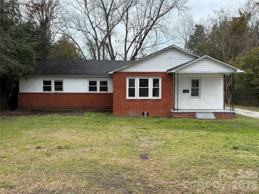 74 Victory Drive, Cheraw, SC 29520.  MLS# CAR4349711, YatesRealty ID 2467. 