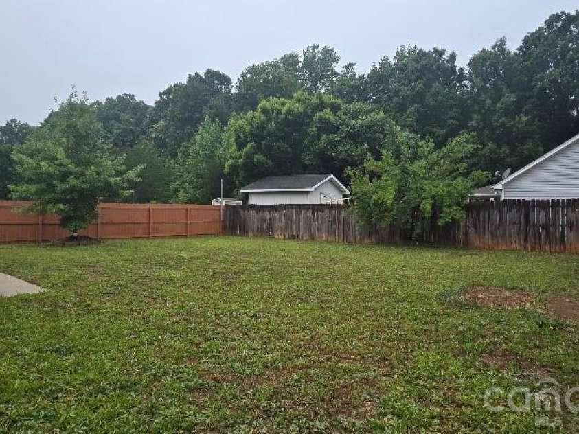 5751 Justins Forest Drive, Charlotte, NC 28212.  MLS# CAR4383461, YatesRealty ID 24671. 