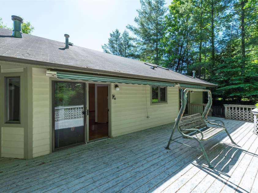 29 Hillcreek Drive, Asheville, NC 28804.  MLS# CAR4383338, YatesRealty ID 24672. Deck w Kitchen Sliding Doors