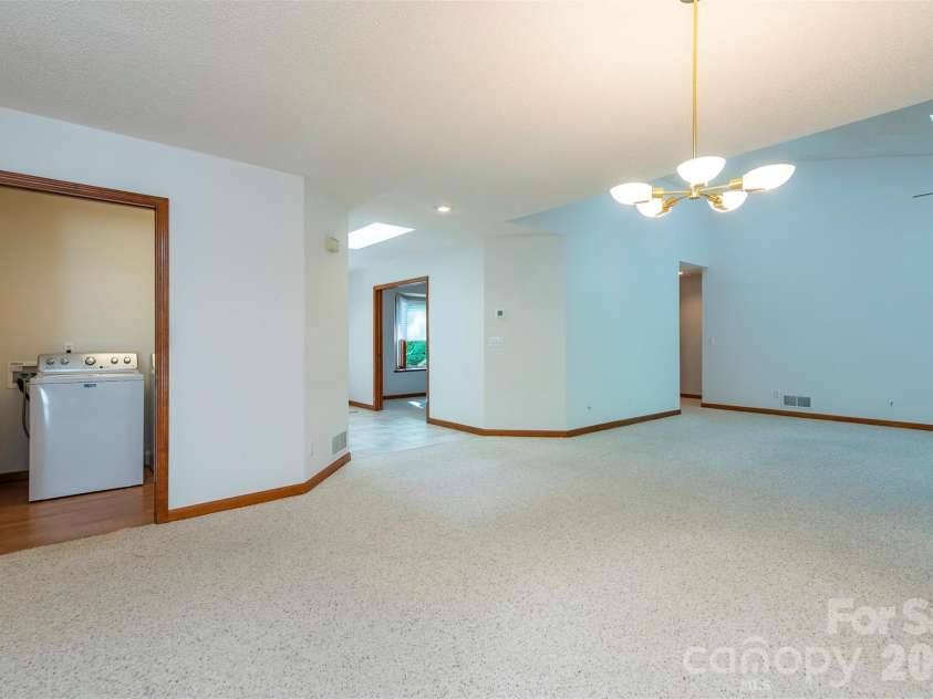 29 Hillcreek Drive, Asheville, NC 28804.  MLS# CAR4383338, YatesRealty ID 24672. Dining Area > Laundry