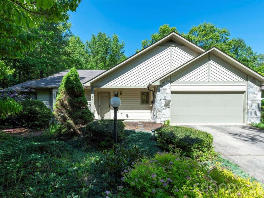 29 Hillcreek Drive, Asheville, NC 28804.  MLS# CAR4383338, YatesRealty ID 24672. Front View