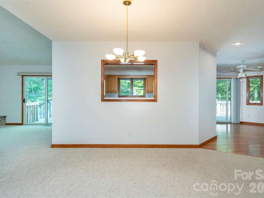 29 Hillcreek Drive, Asheville, NC 28804.  MLS# CAR4383338, YatesRealty ID 24672. Kitchen Passthrough