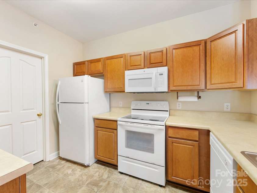 10650 Hill Point Court, Charlotte, NC 28262.  MLS# CAR4277696, YatesRealty ID 24676. Kitchen