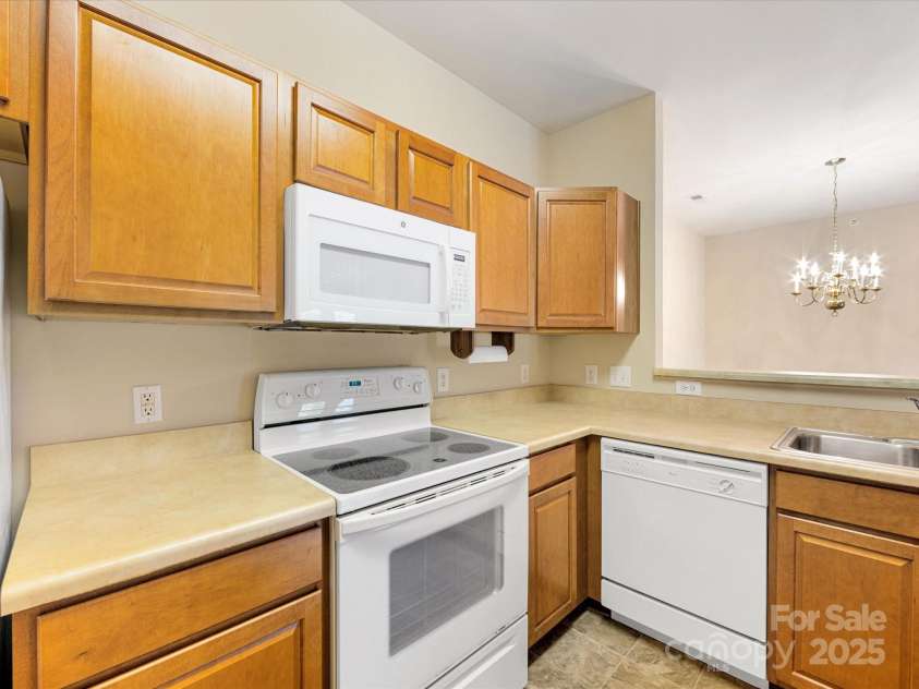 10650 Hill Point Court, Charlotte, NC 28262.  MLS# CAR4277696, YatesRealty ID 24676. Kitchen