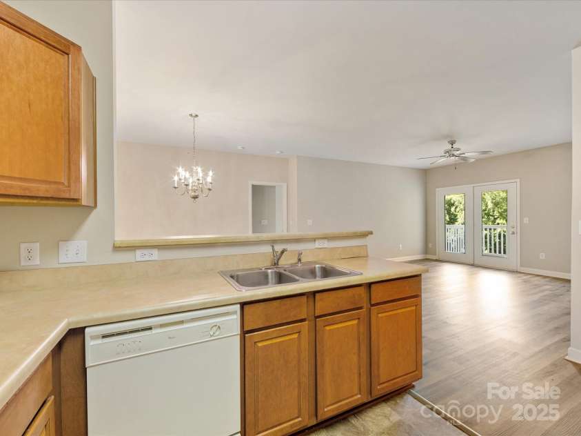 10650 Hill Point Court, Charlotte, NC 28262.  MLS# CAR4277696, YatesRealty ID 24676. Kitchen