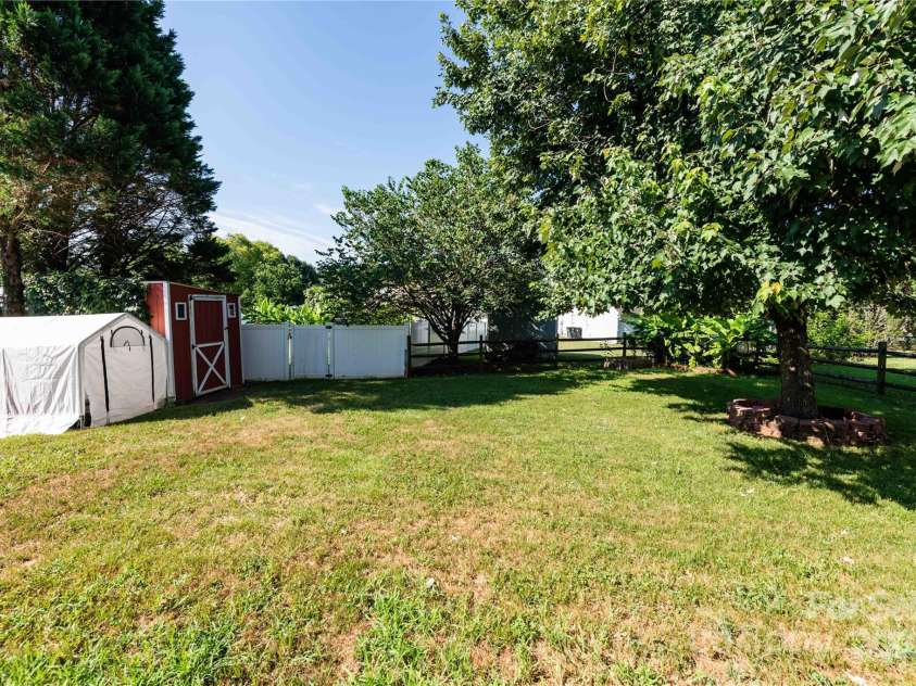 2085 Chapel Creek Road, Concord, NC 28025.  MLS# CAR4276442, YatesRealty ID 24677. 