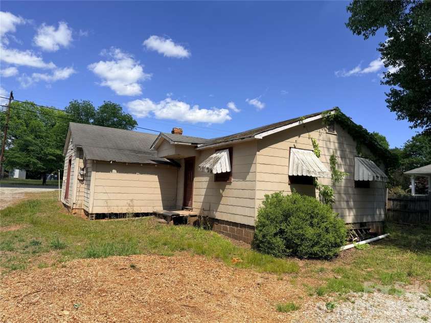 2675 Long Ferry Road, Salisbury, NC 28146.  MLS# CAR4385378, YatesRealty ID 24677. 