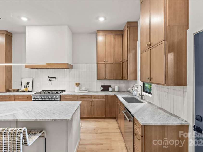 2525 Lumina Avenue, Charlotte, NC 28208.  MLS# CAR4278453, YatesRealty ID 24678. 