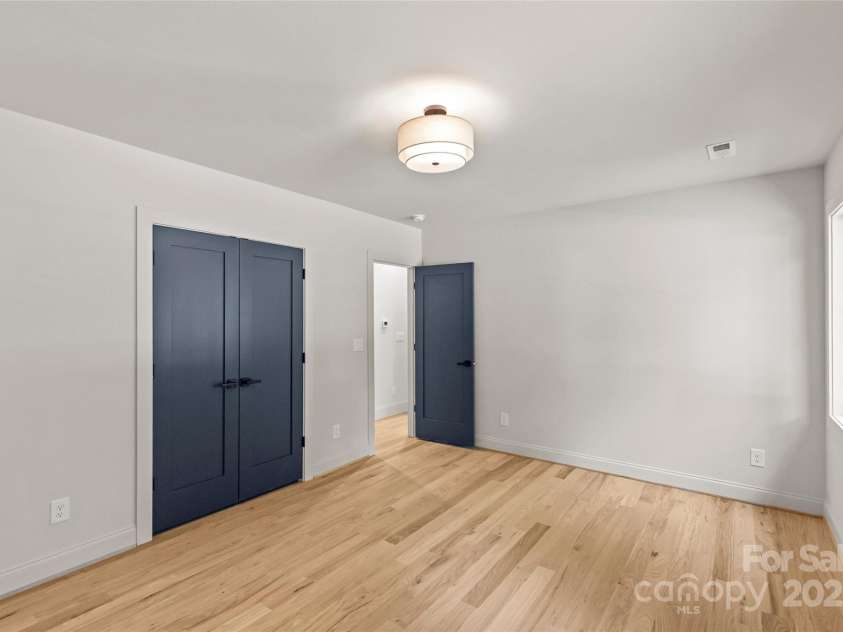 2525 Lumina Avenue, Charlotte, NC 28208.  MLS# CAR4278453, YatesRealty ID 24678. 