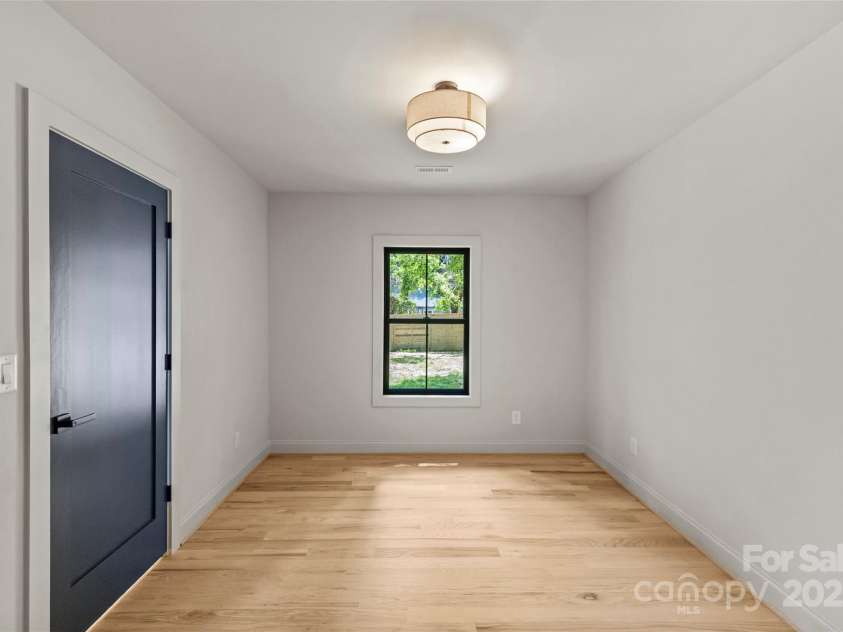 2525 Lumina Avenue, Charlotte, NC 28208.  MLS# CAR4278453, YatesRealty ID 24678. 