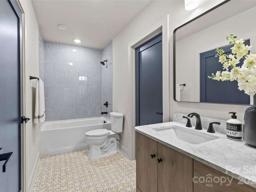2525 Lumina Avenue, Charlotte, NC 28208.  MLS# CAR4278453, YatesRealty ID 24678. 