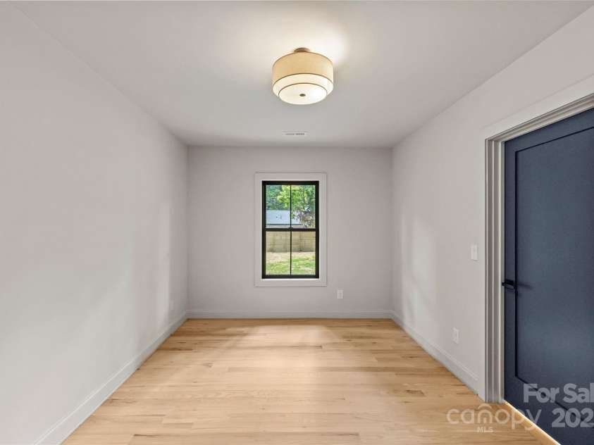 2525 Lumina Avenue, Charlotte, NC 28208.  MLS# CAR4278453, YatesRealty ID 24678. 