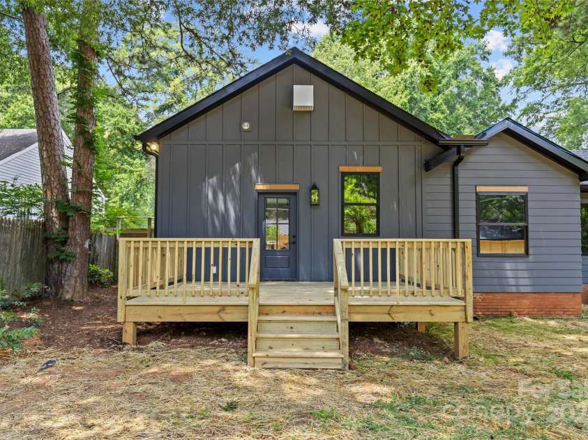 2525 Lumina Avenue, Charlotte, NC 28208.  MLS# CAR4278453, YatesRealty ID 24678. 