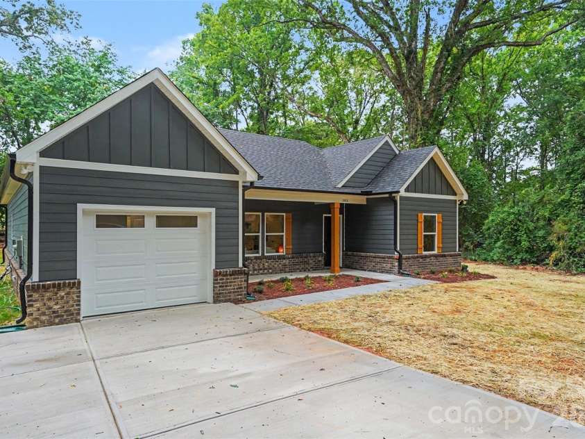 1002 Kingswood Drive, Monroe, NC 28112.  MLS# CAR4385415, YatesRealty ID 24679. 