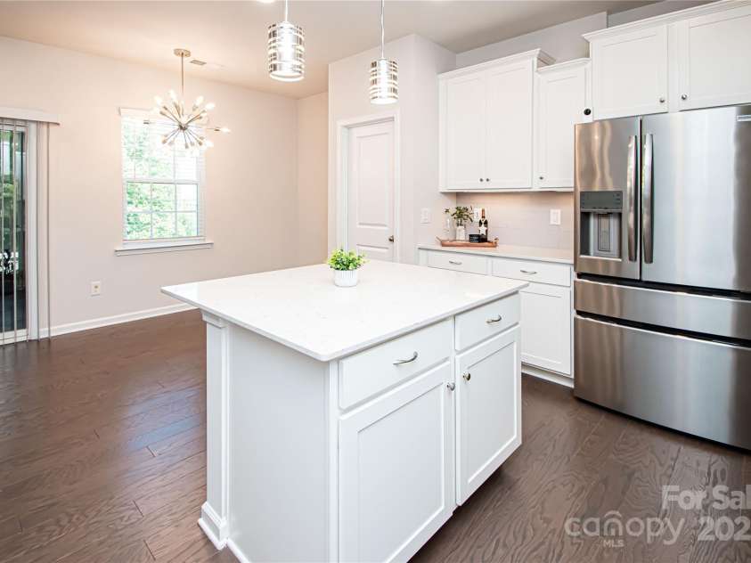 17718 Terryglass Lane, Charlotte, NC 28278.  MLS# CAR4274833, YatesRealty ID 24679. Breakfast area can fit a large table of 6-8 guests