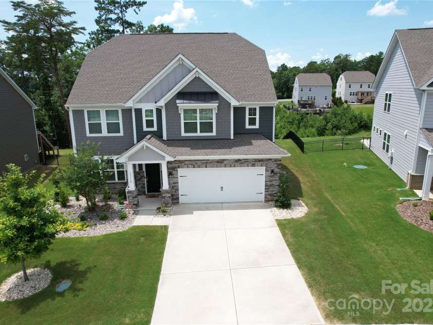 17718 Terryglass Lane, Charlotte, NC 28278.  MLS# CAR4274833, YatesRealty ID 24679. House has 5 bedrooms + 3.5 baths + office + loft + bonus room.  So much space!!!