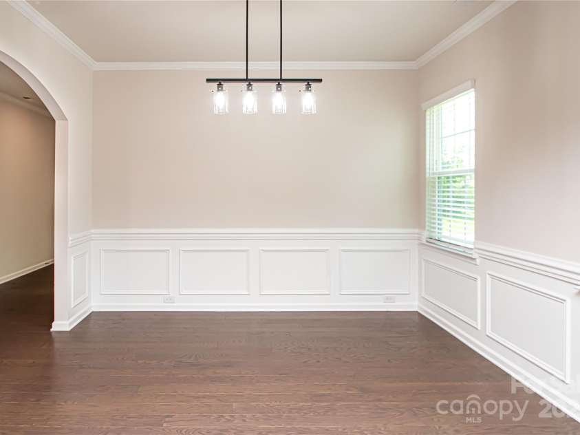 17718 Terryglass Lane, Charlotte, NC 28278.  MLS# CAR4274833, YatesRealty ID 24679. Spacious dinning room that can sit 8-10 guests