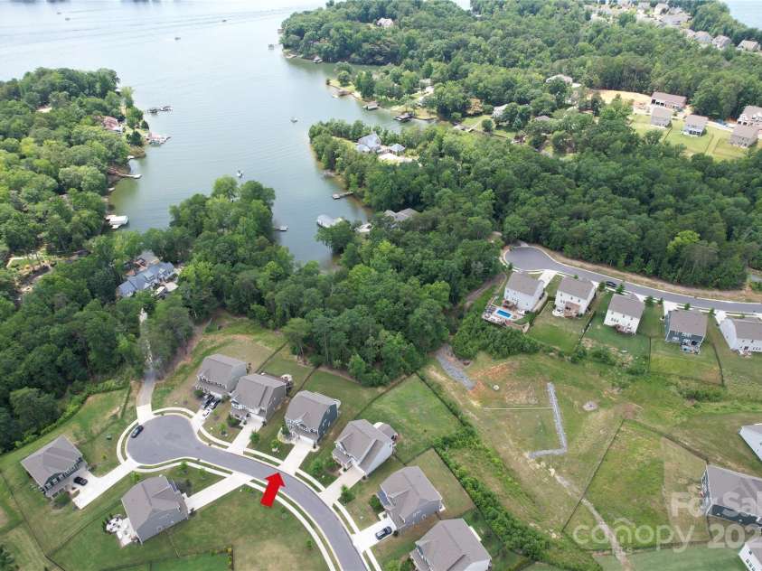 17718 Terryglass Lane, Charlotte, NC 28278.  MLS# CAR4274833, YatesRealty ID 24679. The backyard of the house has access to the lake.  It's just a few steps away!  Perfect if you want to go out on your canoe or paddleboat.