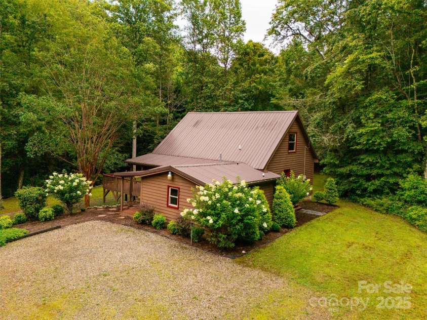 3443 Valley Drive, Lenoir, NC 28645.  MLS# CAR4283336, YatesRealty ID 2468. 