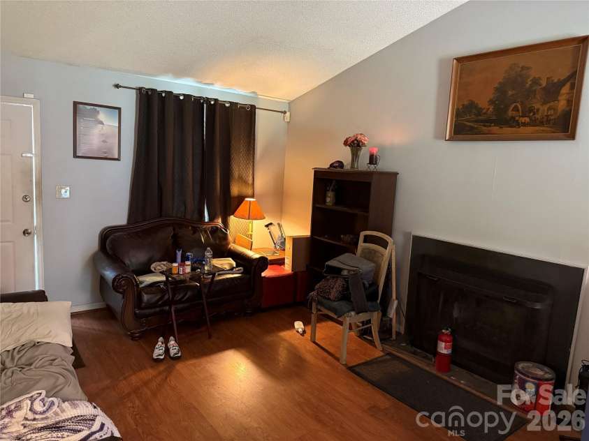 6000 Crosswood Court, Charlotte, NC 28215.  MLS# CAR4333384, YatesRealty ID 2468. 