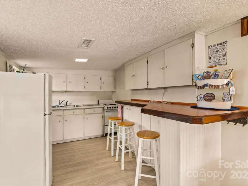 570 Lake Drive 9 Drive, Lexington, NC 27292.  MLS# CAR4278863, YatesRealty ID 24681. 