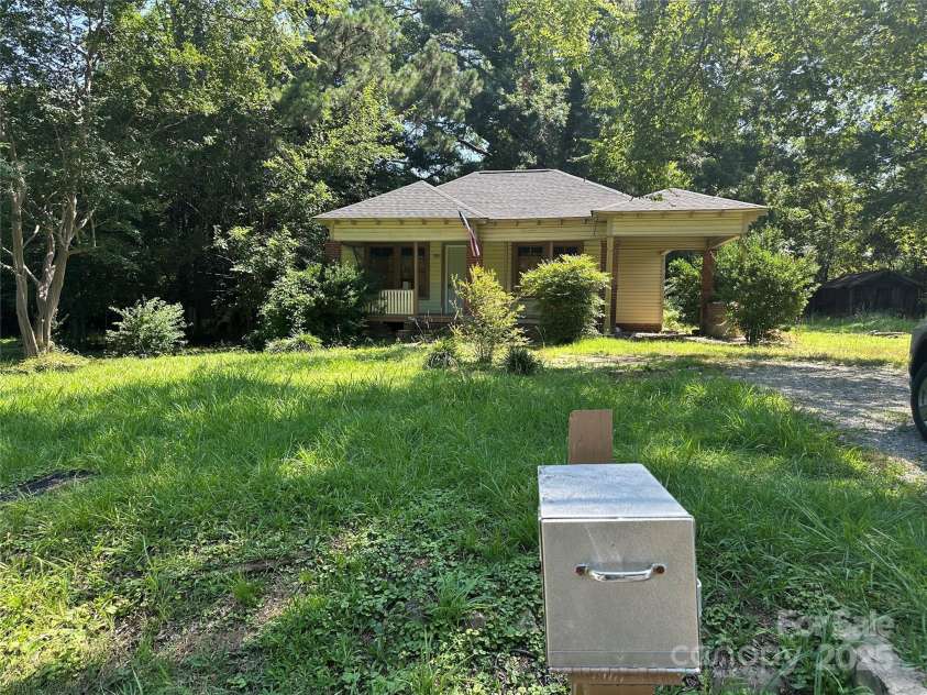301 Weant Street, Salisbury, NC 28144.  MLS# CAR4279321, YatesRealty ID 24683. 