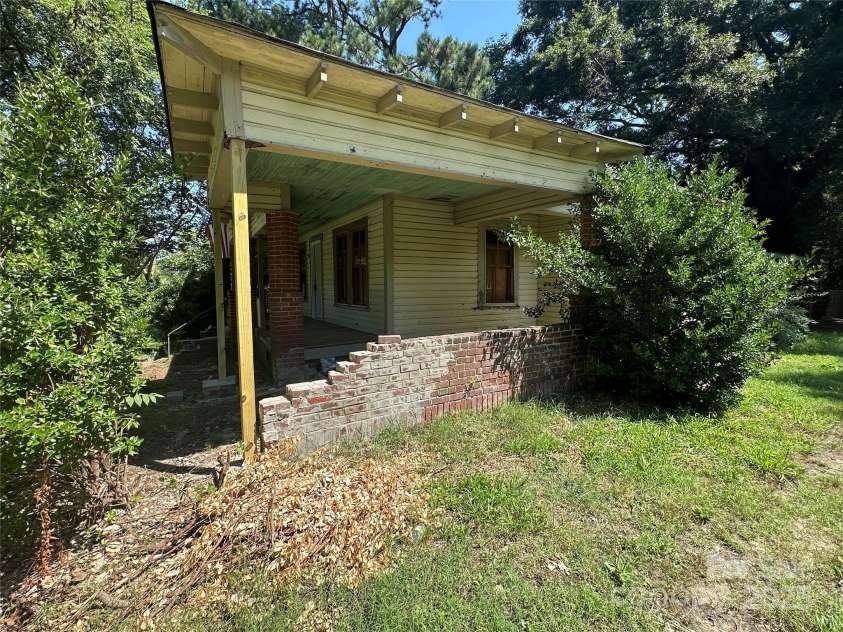 301 Weant Street, Salisbury, NC 28144.  MLS# CAR4279321, YatesRealty ID 24683. 