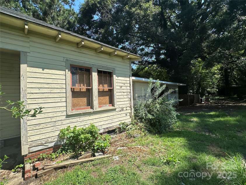 301 Weant Street, Salisbury, NC 28144.  MLS# CAR4279321, YatesRealty ID 24683. 