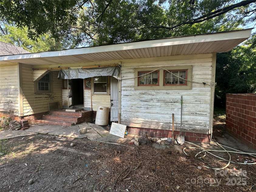 301 Weant Street, Salisbury, NC 28144.  MLS# CAR4279321, YatesRealty ID 24683. 