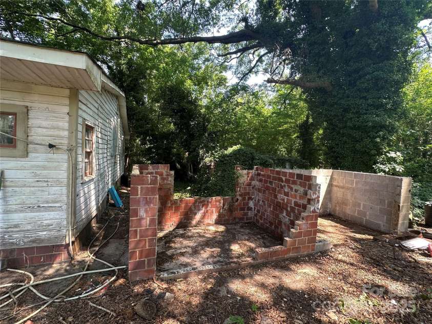 301 Weant Street, Salisbury, NC 28144.  MLS# CAR4279321, YatesRealty ID 24683. 